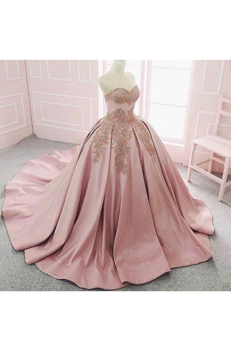 2021 Ball Gown Sweetheart Quinceanera Dresses Satin With Applique Court Train