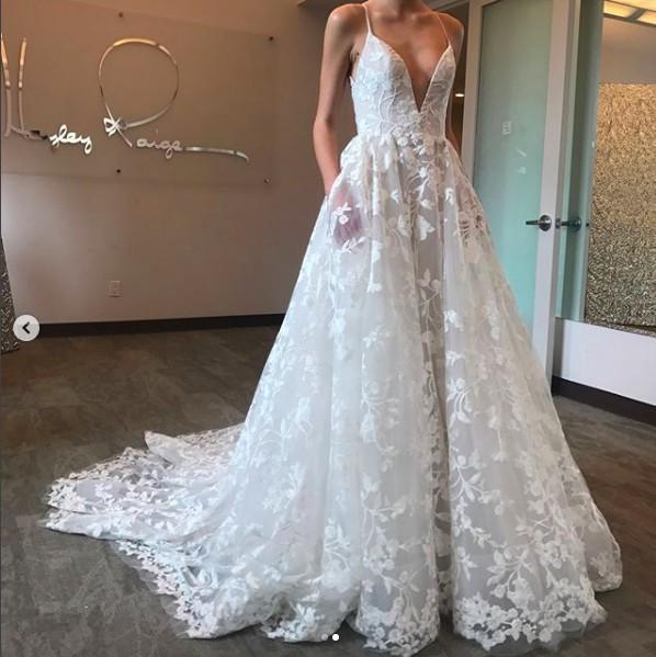 A Line Deep V Neck Lace Appliques Ball Gown Spaghetti Straps Wedding Dress with Pockets SSM727
