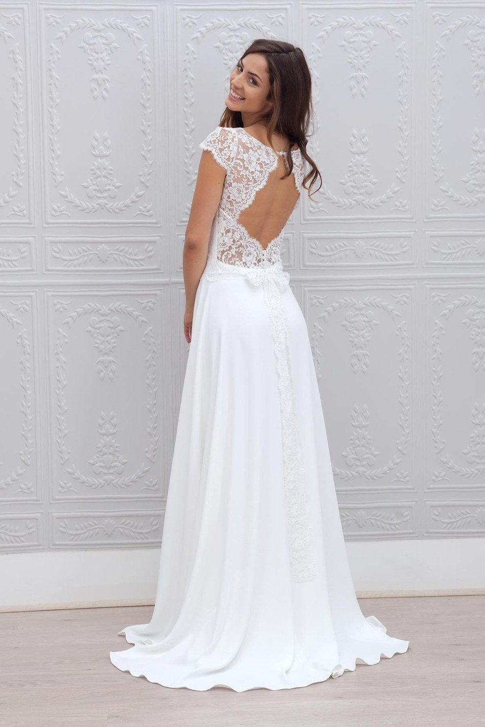 A Line Chiffon White Lace Appliques Cap Sleeve Open Back Scoop Long Wedding Dresses SSM24