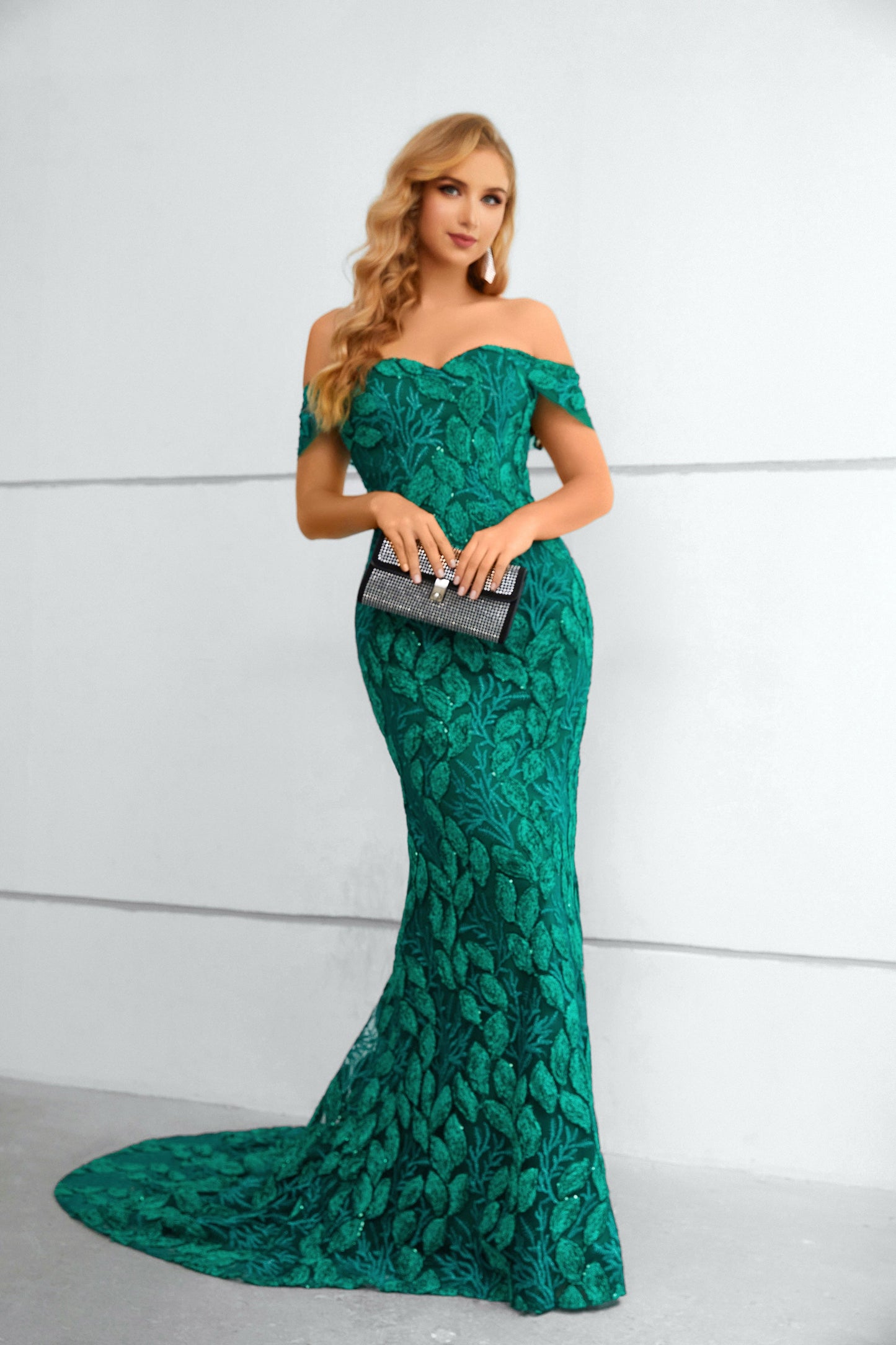 Green Off The Shoulder Sleeveless Lace Mermaid Prom Dresses